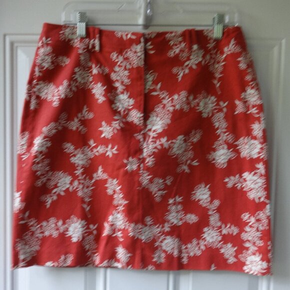 Loft Mini skirt size 12, orange with white flowers print, front zip, soft, NWT - Picture 1 of 14